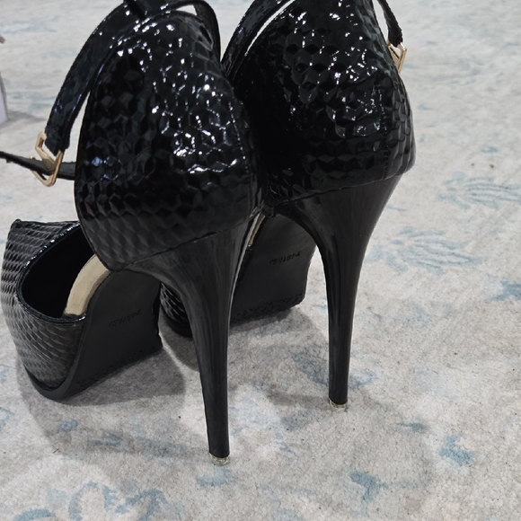 Black Textured Platform Heels - Picture 5 of 6